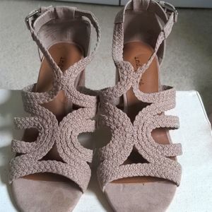 NWOT Sandals